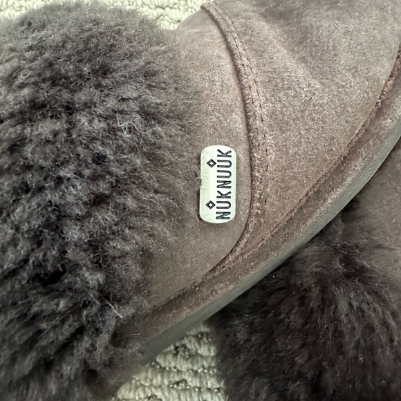 Genuine size 9 nuknuuk slippers - Picture 3 of 6